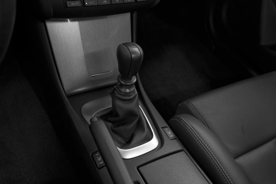 Детали интерьера Nissan Altima Coupe (U32) 2008 года  (фото 35 из 54)